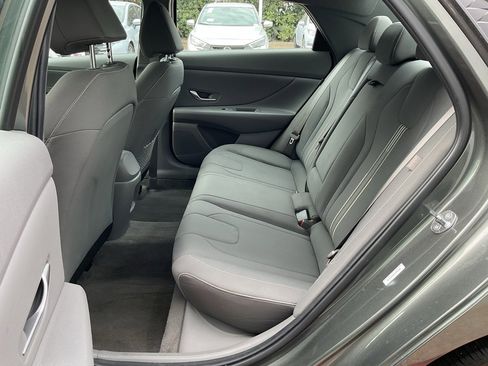 Used 2025 Hyundai Elantra SEL image 15