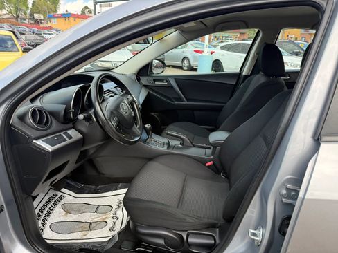 Used 2013 MAZDA MAZDA3 i Sport FWD image 10