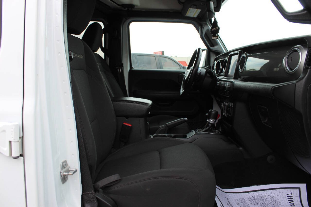 Used 2023 Jeep Gladiator Overland w/ Cold Weather Group AWD/4WD image 17