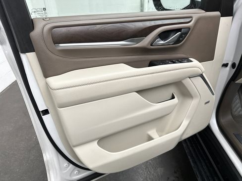 Used 2021 GMC Yukon XL Denali w/ Denali Premium Package image 21