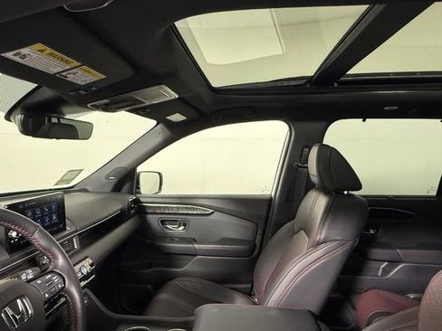 Used 2025 Honda Pilot Black Edition image 36
