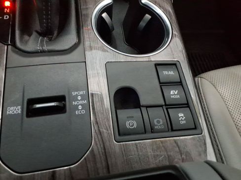 Used 2023 Toyota Highlander Platinum AWD/4WD image 29