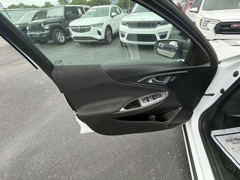 Used 2022 Chevrolet Malibu LS FWD image 13