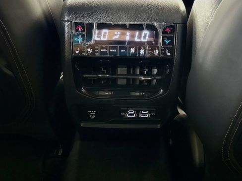 Used 2022 Jeep Grand Cherokee Summit AWD/4WD image 27