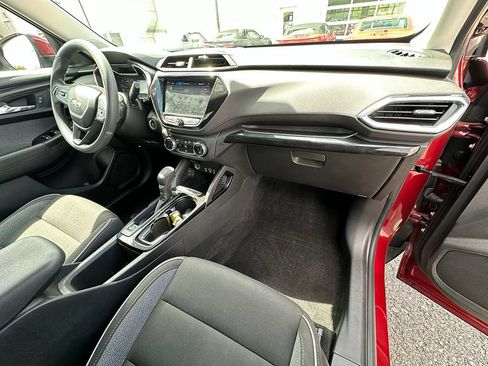 Used 2022 Chevrolet TrailBlazer LT w/ Convenience Package FWD image 26