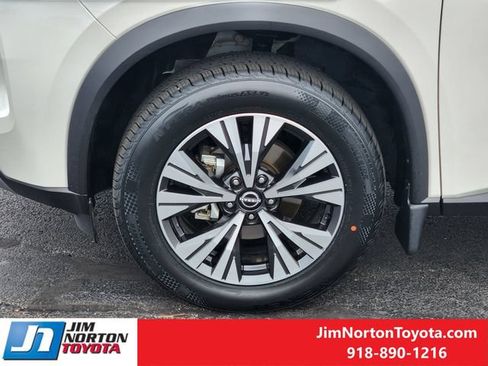 Used 2023 Nissan Rogue SV FWD image 12