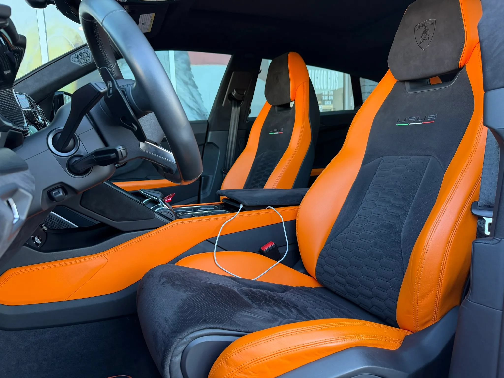 Used 2021 Lamborghini Urus AWD/4WD image 10