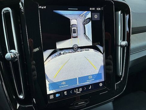 Certified 2025 Volvo XC40 B5 Plus image 26