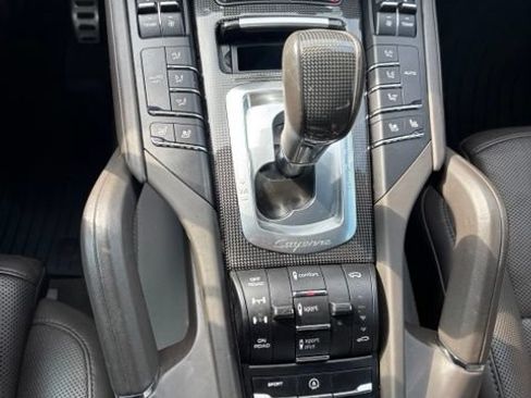 Used 2016 Porsche Cayenne Turbo AWD/4WD image 21
