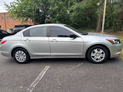 Used 2010 Honda Accord LX image 4