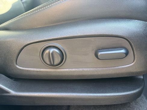 Used 2024 GMC Terrain SLT image 25