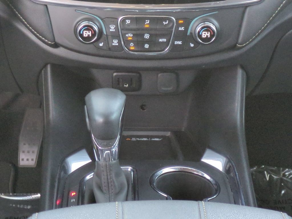 Used 2023 Chevrolet Traverse LT FWD image 21