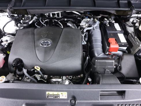 Used 2020 Toyota Highlander LE AWD/4WD image 42