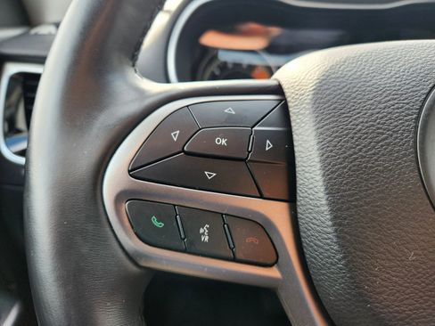 Used 2019 Jeep Cherokee Limited image 29