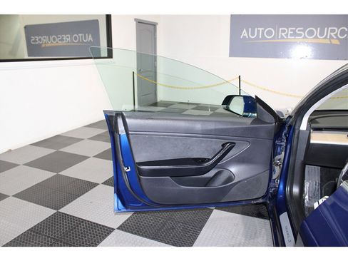 Used 2017 Tesla Model 3 Standard Range image 12