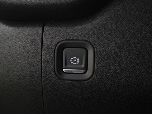 Used 2021 Chevrolet Silverado 1500 Custom image 28