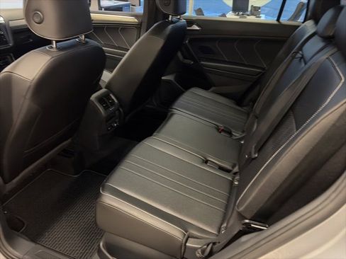 Certified 2022 Volkswagen Tiguan SE R-Line image 18