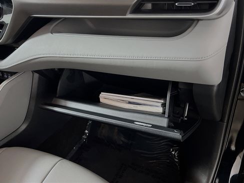 Used 2024 Toyota Highlander XLE image 35