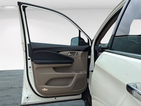 Used 2019 Honda Pilot Touring image 11