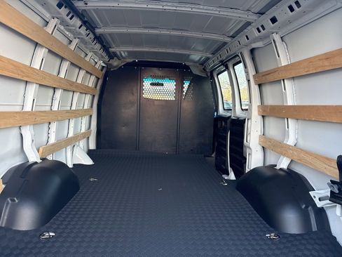 Used 2024 GMC Savana 2500 w/ Driver Convenience Package image 7