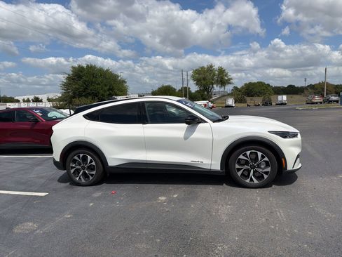 Used 2025 Ford Mustang Mach-E Select w/ Comfort Package Lite image 3