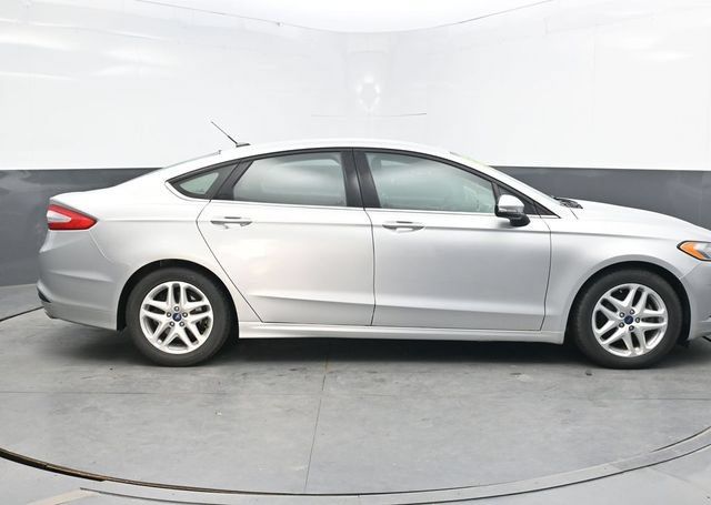 Used 2015 Ford Fusion SE FWD image 9