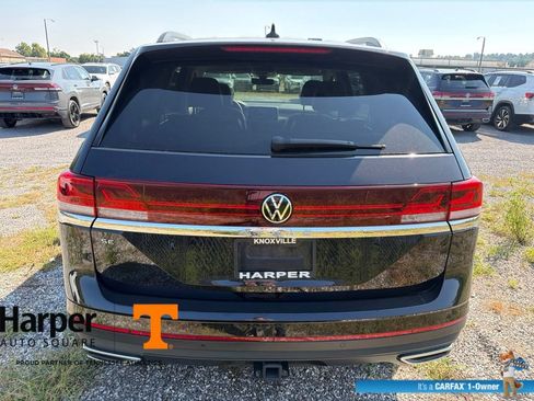 Used 2024 Volkswagen Atlas SE w/ Black Wheel Package FWD image 4