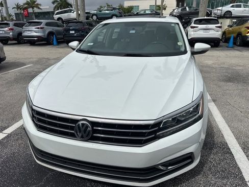 Used 2018 Volkswagen Passat 2.0T SE image 3