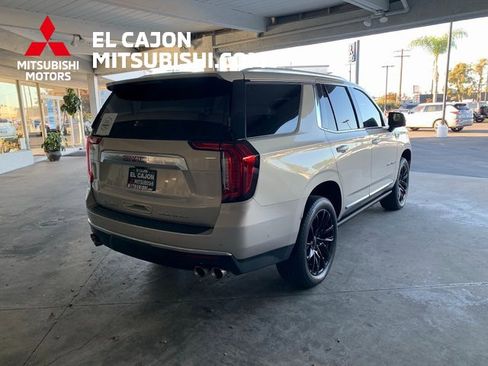 Used 2023 GMC Yukon Denali w/ Denali Reserve Package image 3