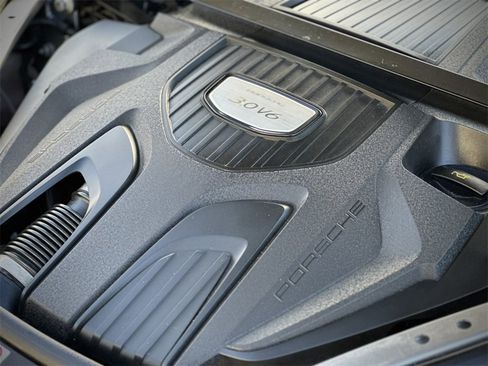 Used 2019 Porsche Panamera 4 image 40