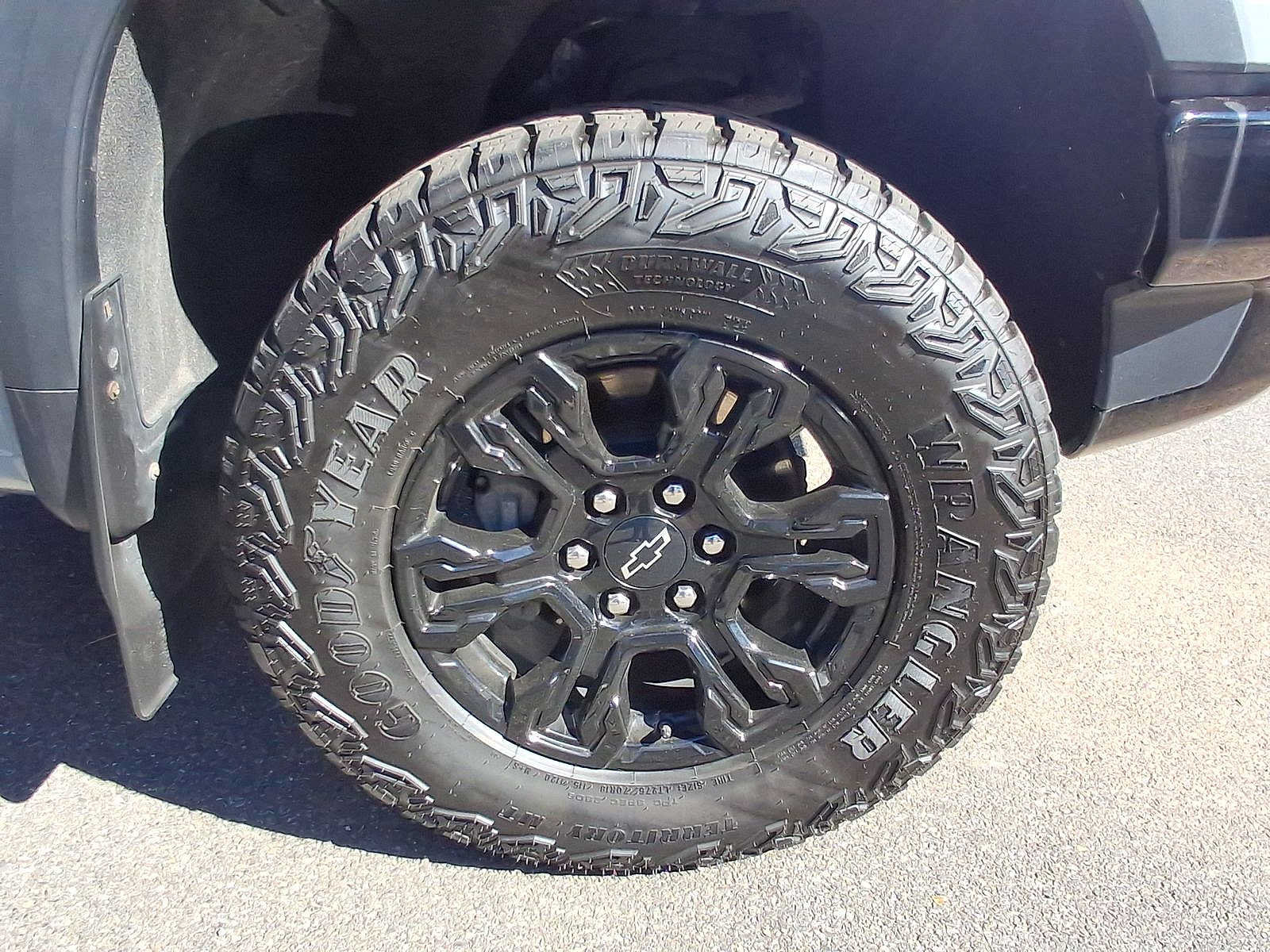 Used 2025 Chevrolet Silverado 1500 ZR2 w/ Technology Package AWD/4WD image 33