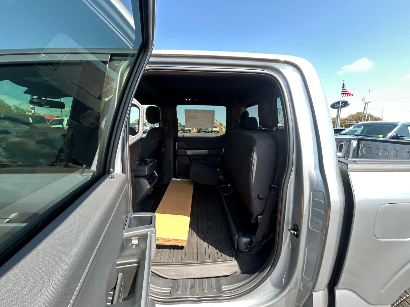 New 2026 Ford F150 XLT w/ Equipment Group 302A MID AWD/4WD image 9