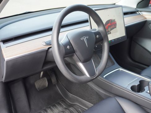 Used 2023 Tesla Model 3 Standard Range image 16