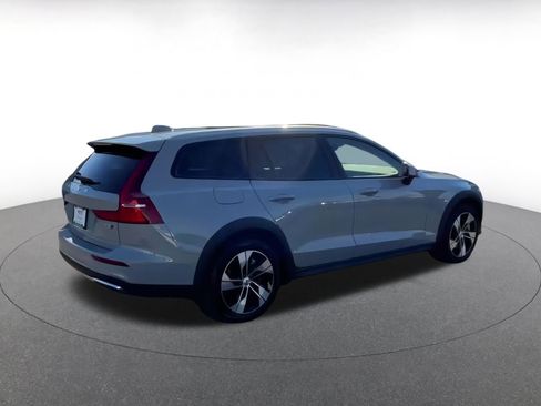 Used 2025 Volvo V60 B5 Cross Country Plus image 14