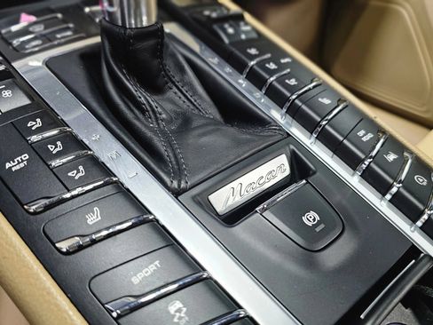 Used 2018 Porsche Macan Sport Edition AWD/4WD image 40