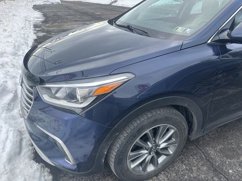 Used 2018 Hyundai Santa Fe SE image 2
