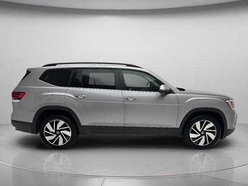 Used 2025 Volkswagen Atlas SE AWD/4WD image 2