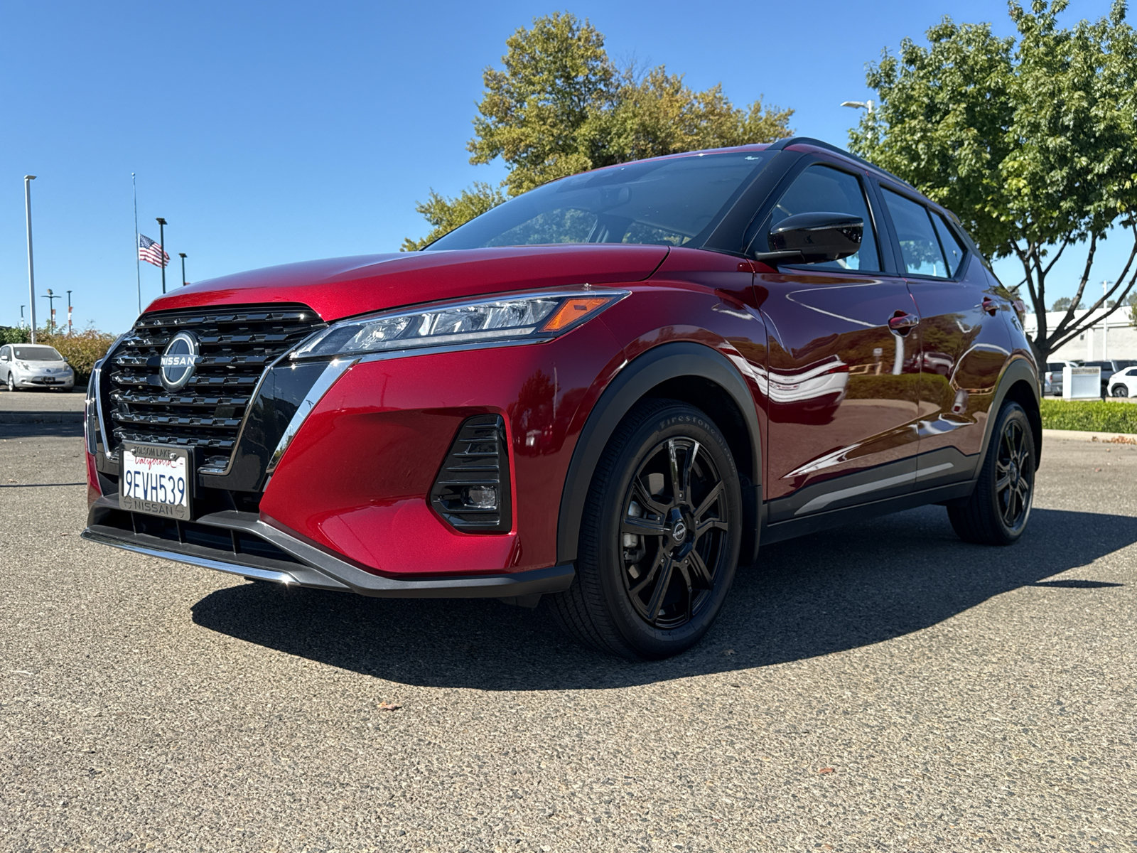 Used 2023 Nissan Kicks SR w/ SR Premium Package FWD image 2