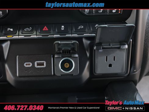 Used 2022 GMC Sierra 3500 Denali w/ Denali Black Diamond Edition AWD/4WD image 28