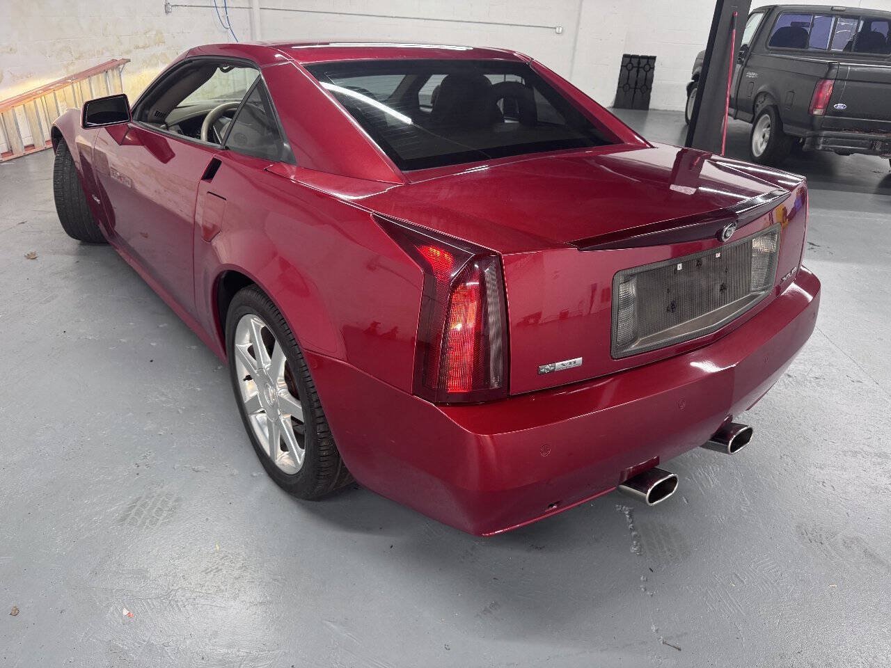 Used 2004 Cadillac XLR RWD image 4