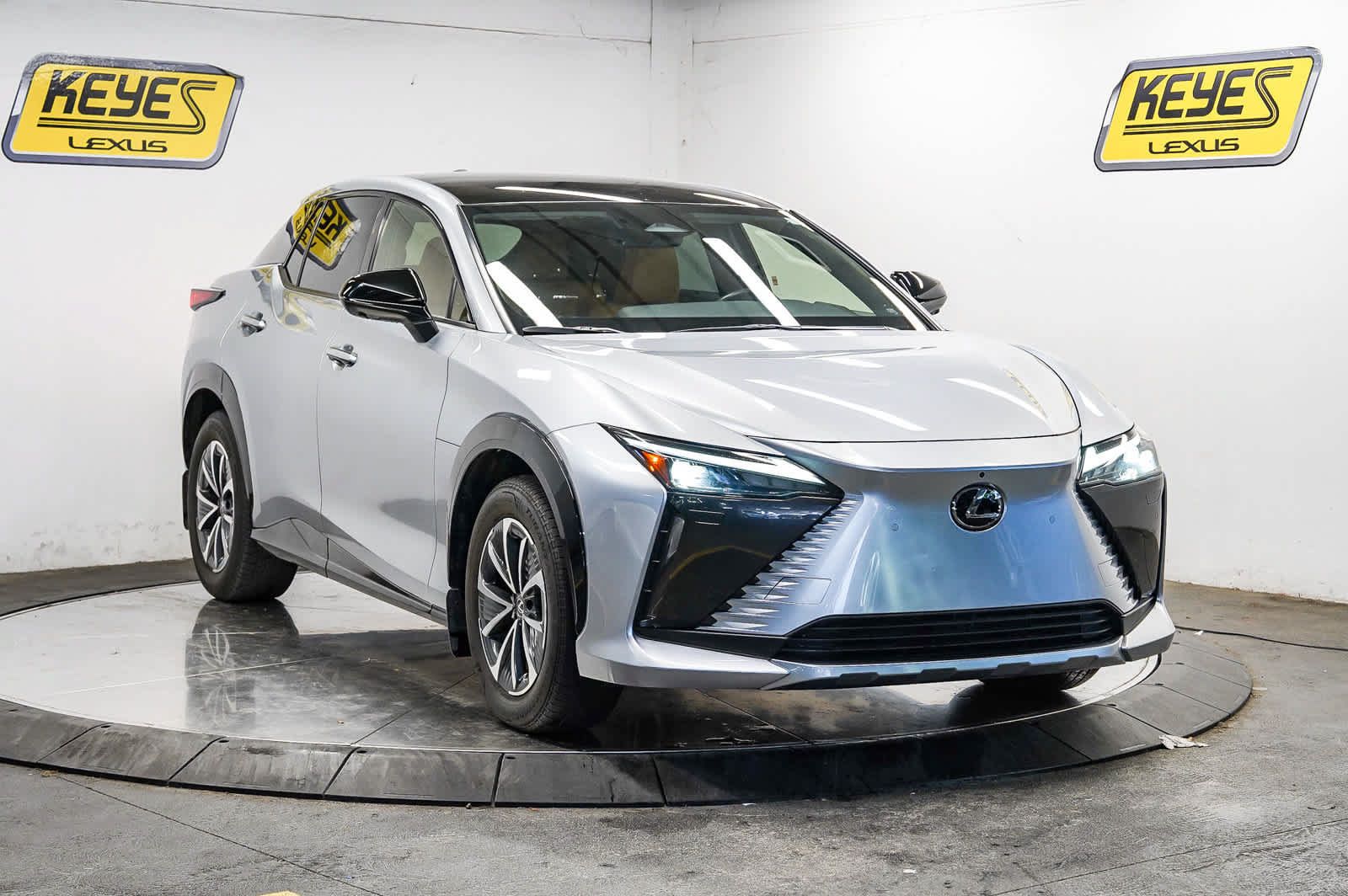 Used 2025 Lexus RZ 450e w/ Accessory Package (2T) AWD/4WD image 5