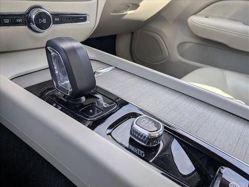 Used 2024 Volvo S60 B5 Plus image 11