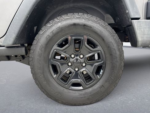 Used 2018 Jeep Wrangler Unlimited Sport image 12