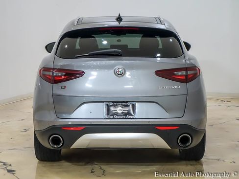 Used 2018 Alfa Romeo Stelvio AWD image 7