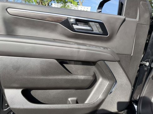 Certified 2025 Chevrolet Suburban LS AWD/4WD image 17