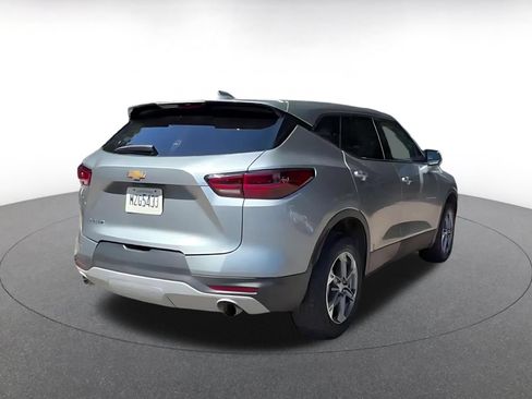 Used 2025 Chevrolet Blazer LT FWD image 11