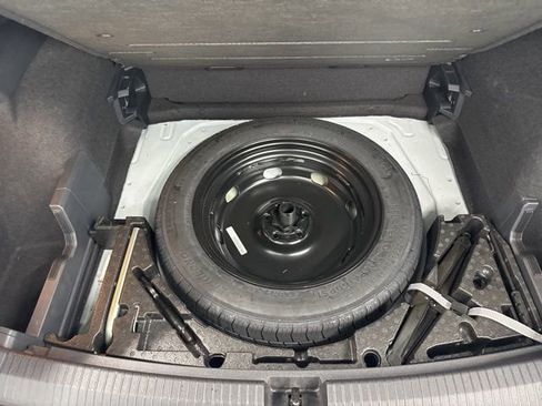 Used 2019 Volkswagen Tiguan SE w/ Panoramic Sunroof Package image 11