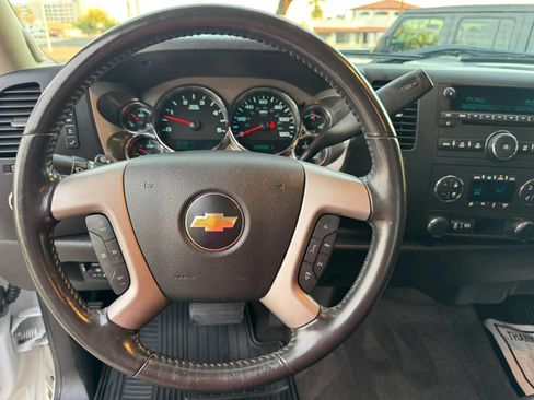 Used 2013 Chevrolet Silverado 2500 LT w/ Interior Plus Package AWD/4WD image 18