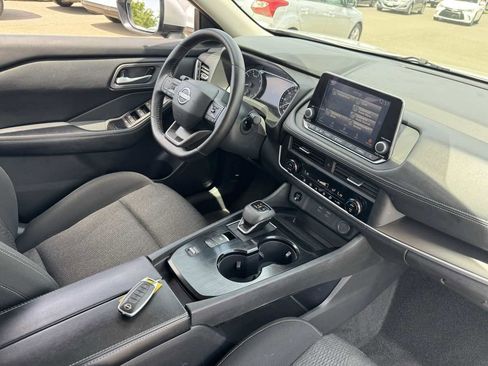 Used 2025 Nissan Rogue SV FWD image 13