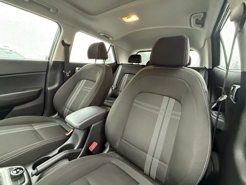 Used 2023 Hyundai Venue SEL image 5